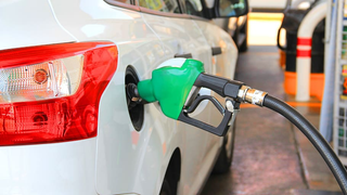 Por qué te gusta el olor a gasolina, según la ciencia